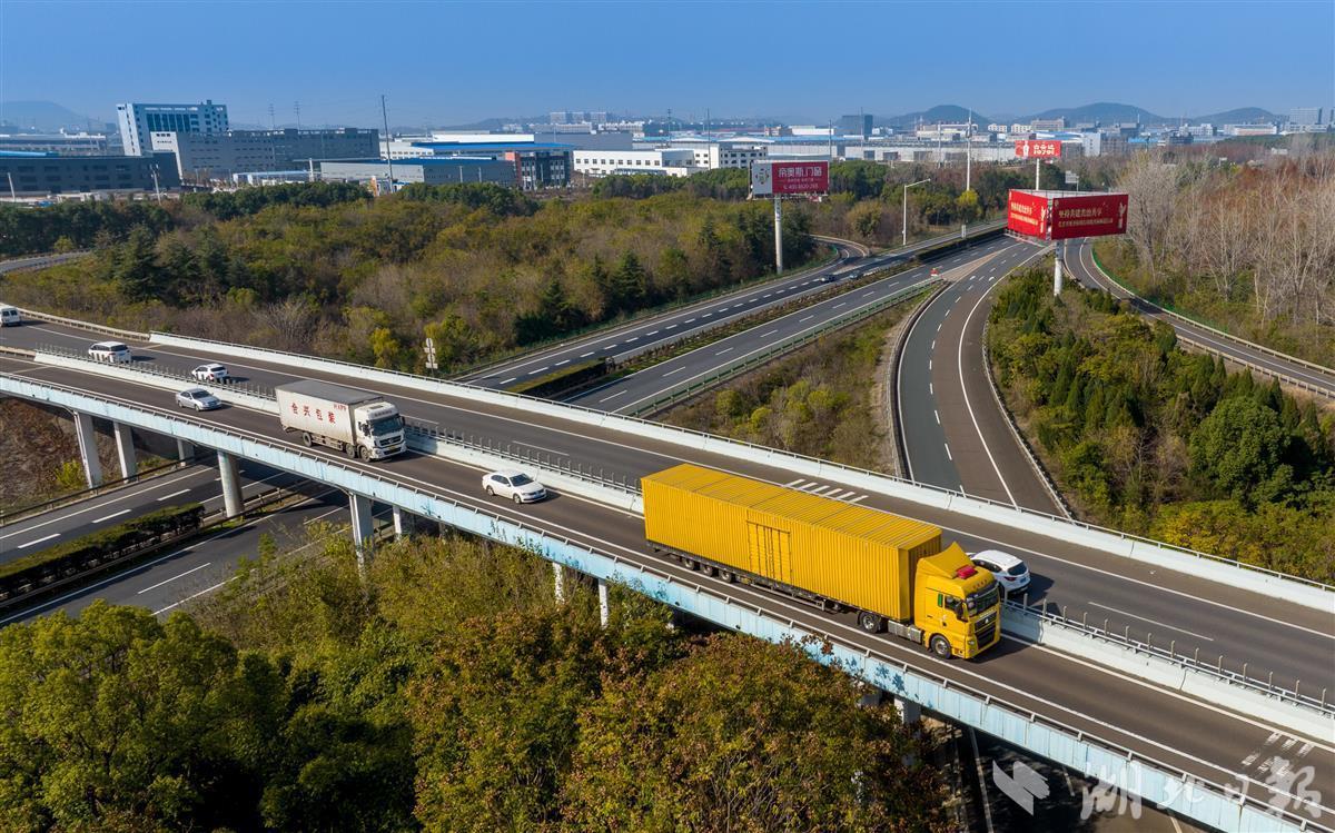 湖北省高速公路客货运输稳步回升_央广网