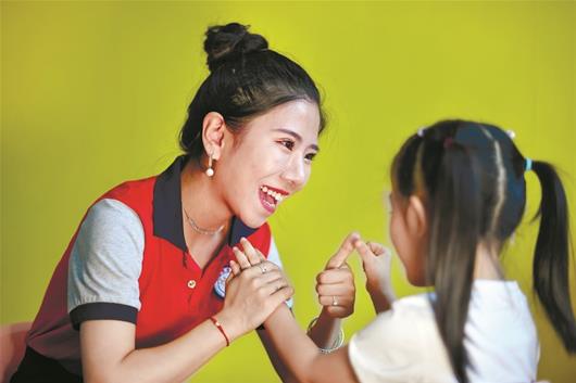 听障孩子的"天使老师"