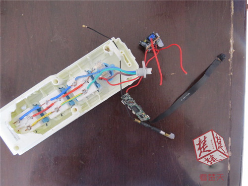 已婚男子"爱慕"女同事 插线板内暗装摄像头偷窥宿舍