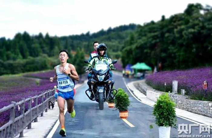 品牌     中共巴东县委常委,宣传部部长邓亚敏介绍,每年的中国情人节"