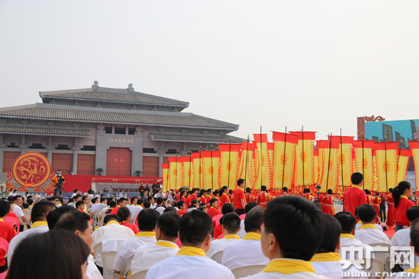 图为拜谒炎帝神农大典现场(摄影:张卓)
