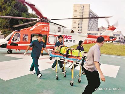 担架怎么固定男子摔伤被困巴东深山 直升机悬空索降救援_https://www.jmylbn.com_新闻资讯_第3张