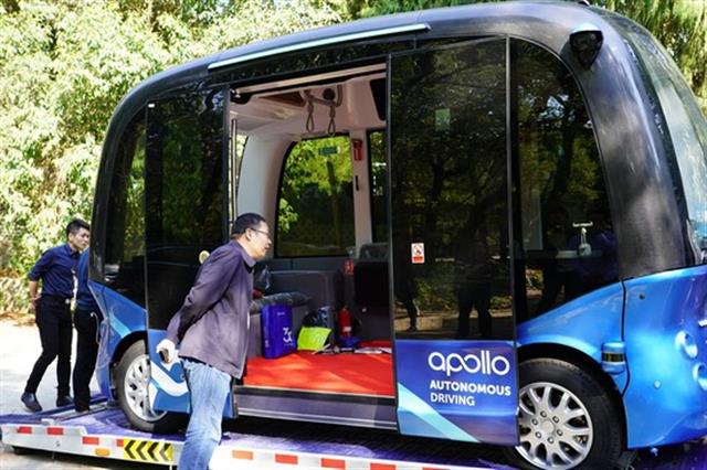 自动到站泊车,自动启动(湖北日报全媒记者陈勇 摄)