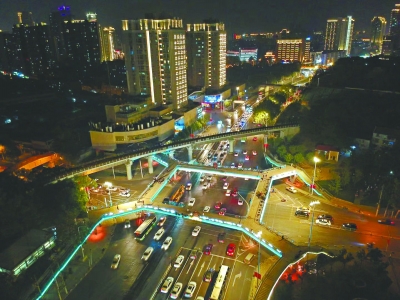 小东门人行天桥 (武昌城管供图)