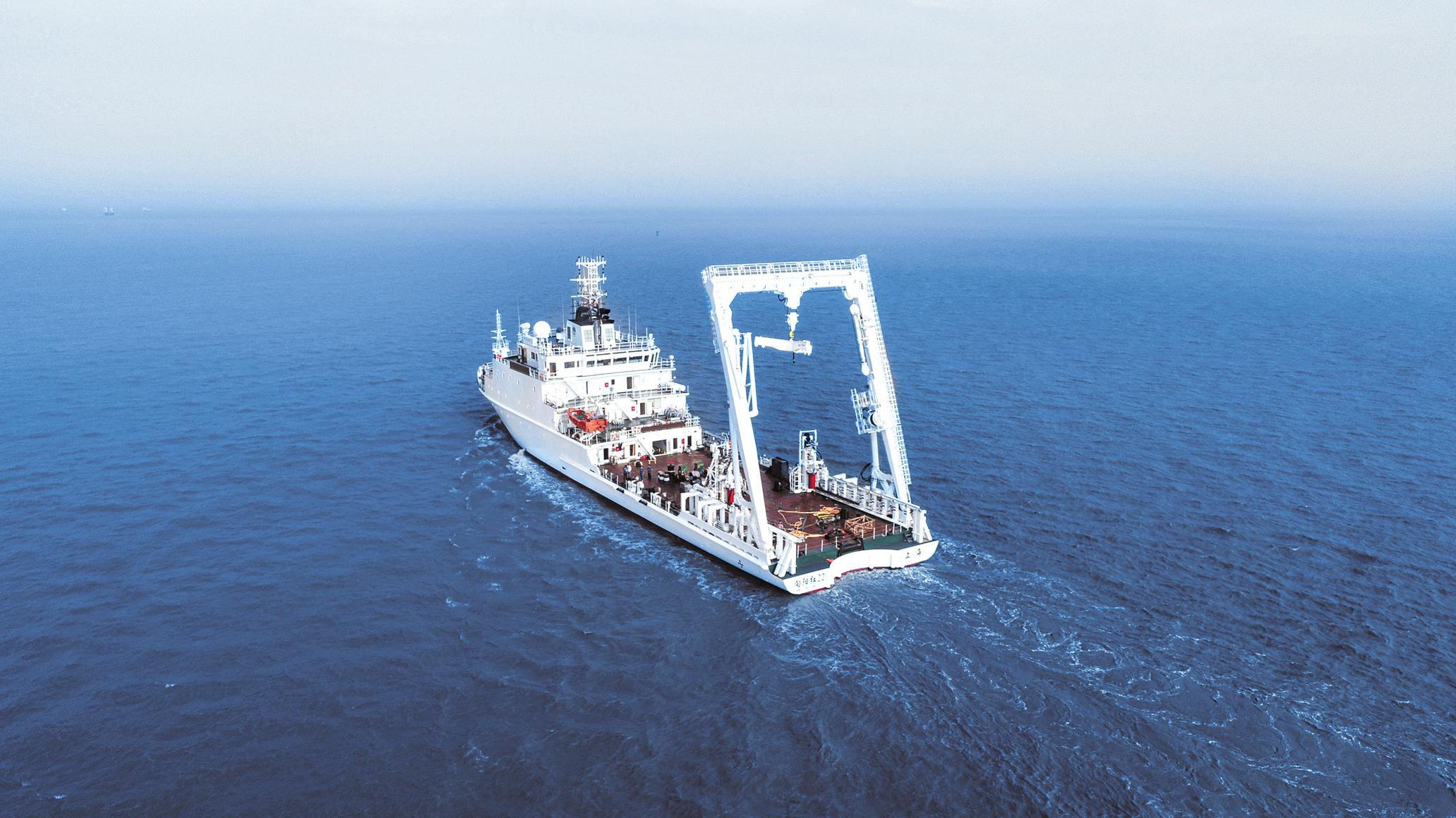 "向阳红22"船在东海海域试航.(视界网 万一帆 摄)