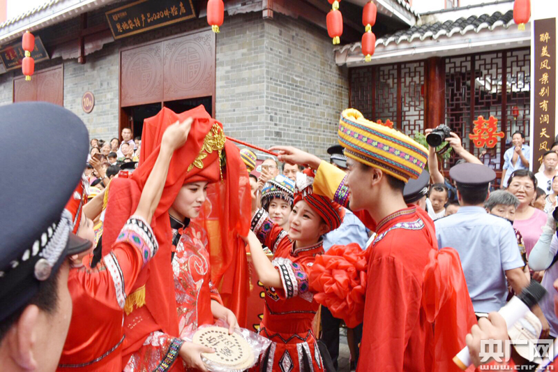 2018恩施土家女儿会开幕 尽显土家民风民俗