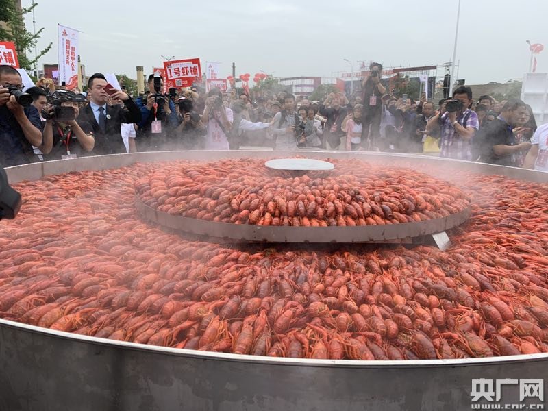 第三届湖北监利小龙虾节暨监利大米展销会开幕