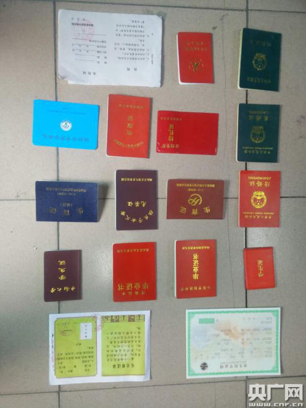 图片   这些仿造假证书涉及婴儿的出生证,身份证,毕业证,结婚证,离婚