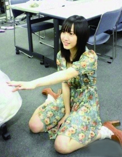 网友热衷"劈"腿实验 只有女生做得到?(图)