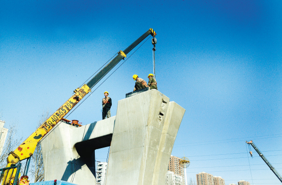 沈阳高架桥建设工地加紧施工