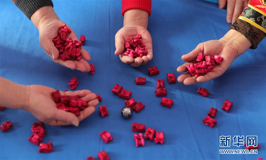 抓"嘎拉哈"抓出新年福气——沈阳锡伯族群众传承300多年民俗游戏迎春