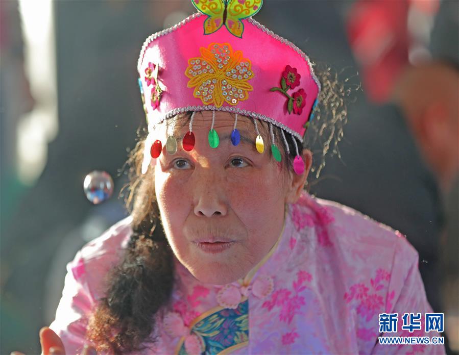 抓"嘎拉哈"抓出新年福气——沈阳锡伯族群众传承300多年民俗游戏迎春