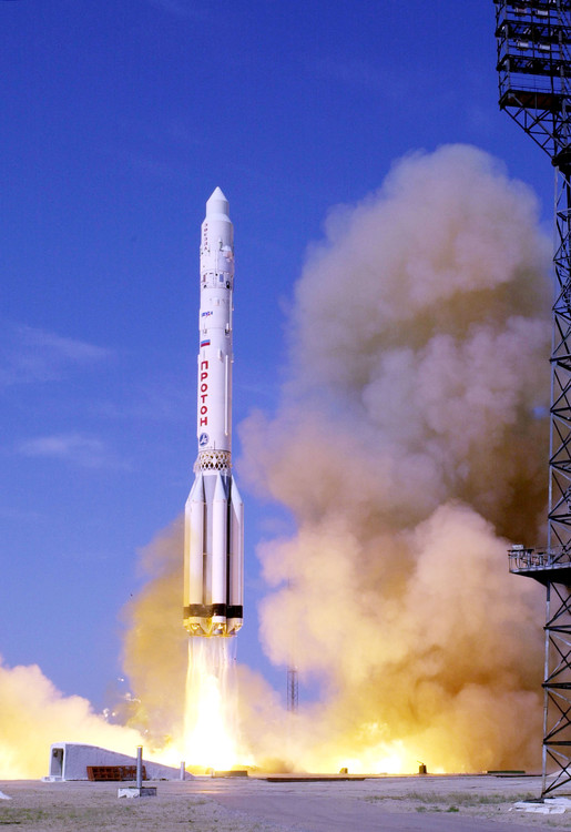 起飞,这次任务是将国际空间站的"星辰"号服务舱送入轨道,注意火箭头部