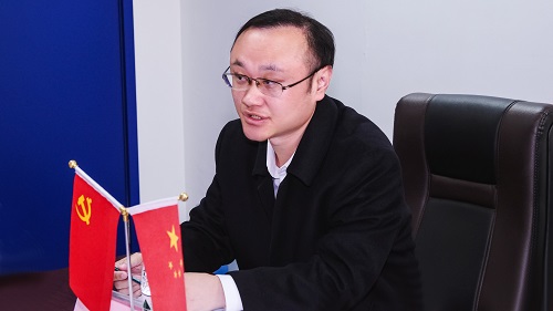 中国电子节能技术协会秘书长龚文作为领导致辞