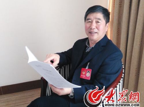 山东省政协委员,淄博四中校长刘绍华接受大众网记者采访.