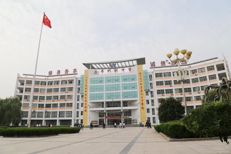 张智昊的母校东平县明湖中学迎来开学季.(苏本善 摄)