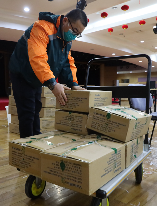 "网上预约,邮政配送"的口罩是如何投递到市民手中的?