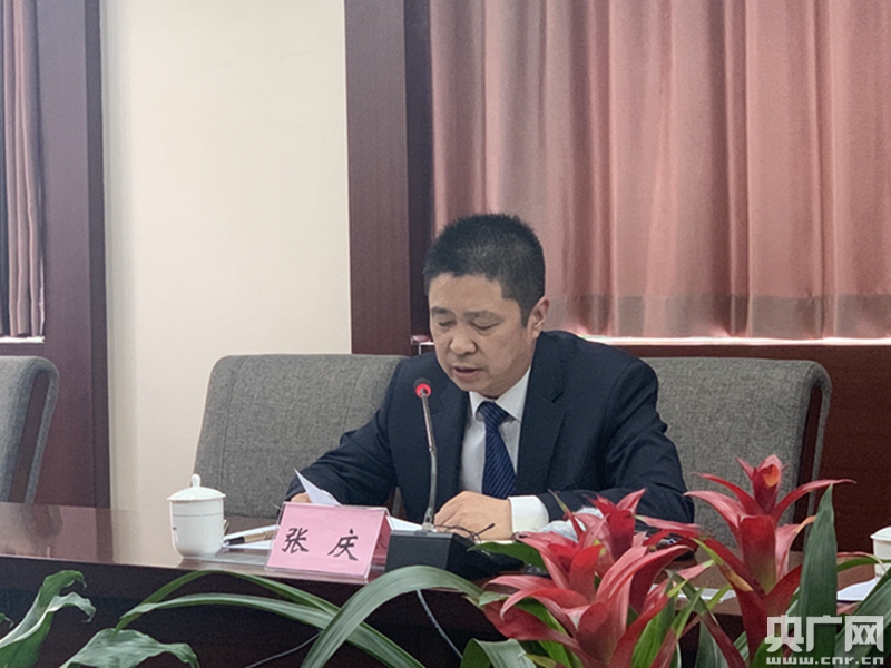 济南市公交集团总经理助理张庆介绍济南轨道交通2号线接驳方案.
