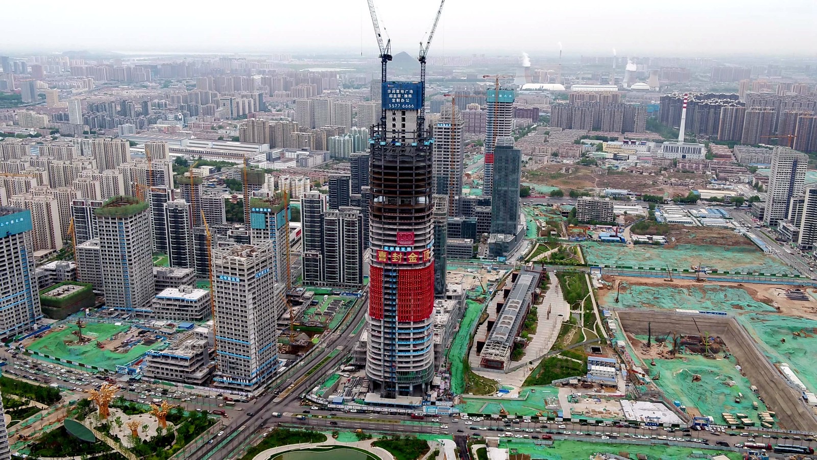 济南cbd"五指山"中首座超高层顺利封顶