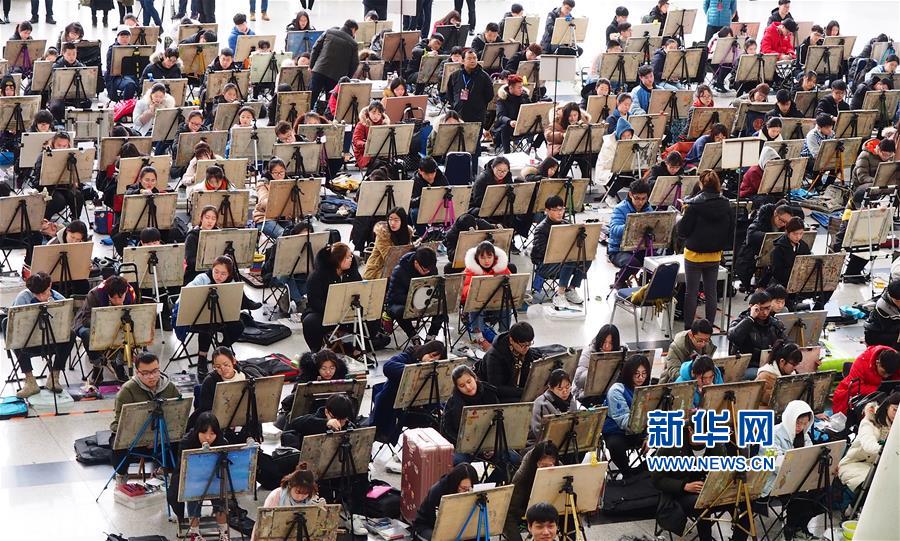 山东济南:艺考开考 考生同场竞技