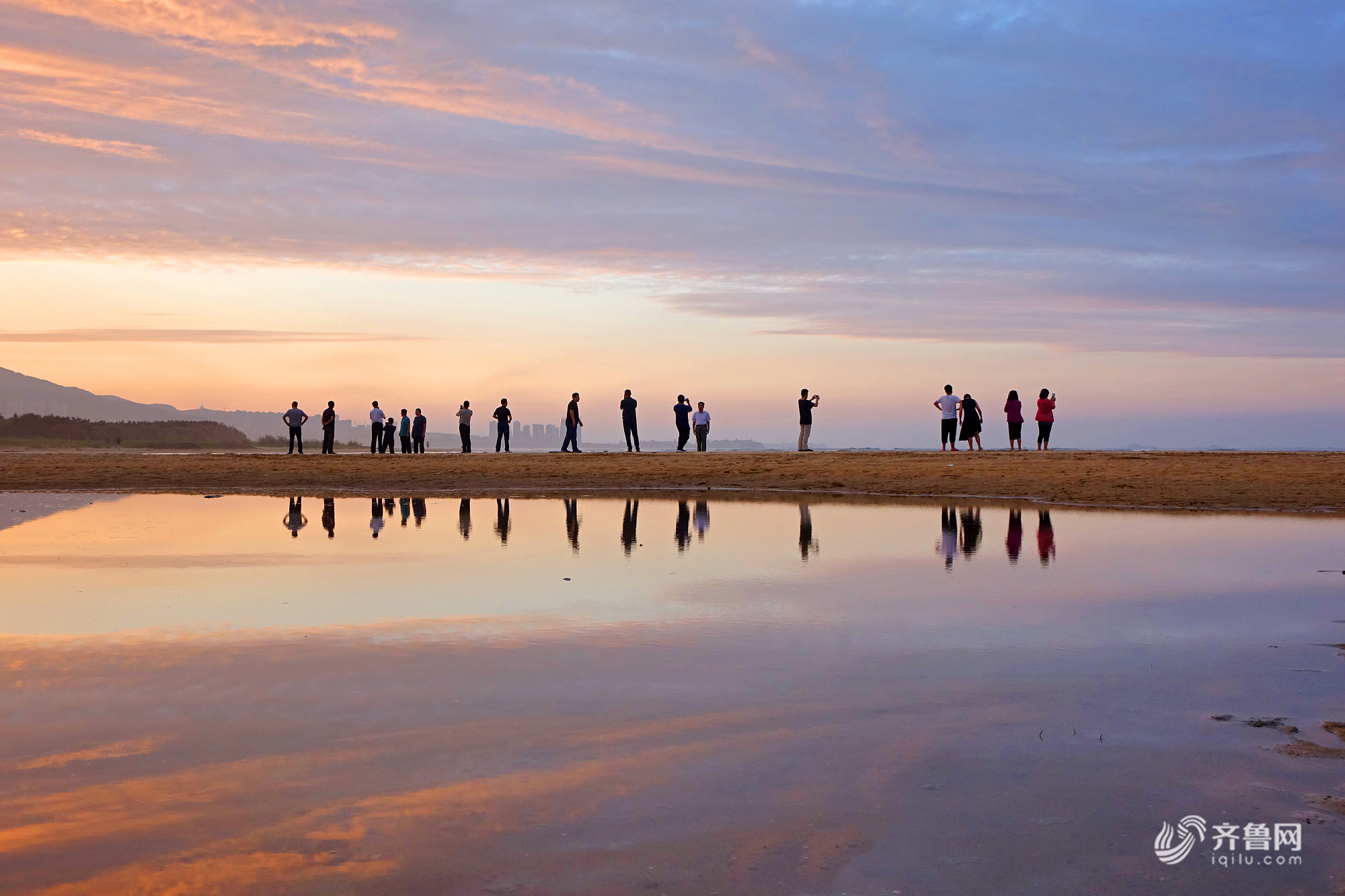 蓝天白云彩霞日出 夏日烟台海景美如画
