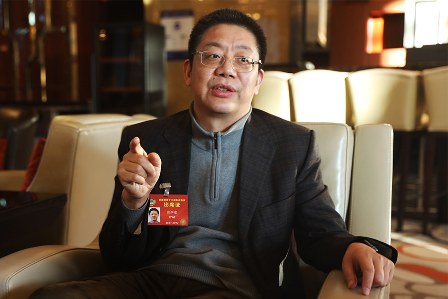 翁华建委员:预防与康复相结合 抓好老年健康工作