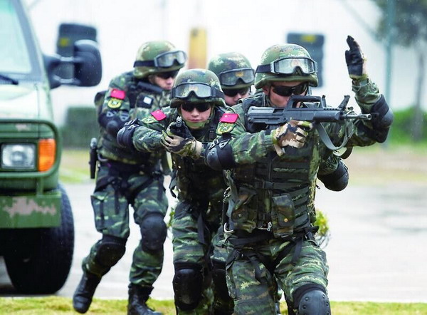 被称为"凯旋门的利剑"的反恐特种部队——法国宪兵特勤大队,正在开展"