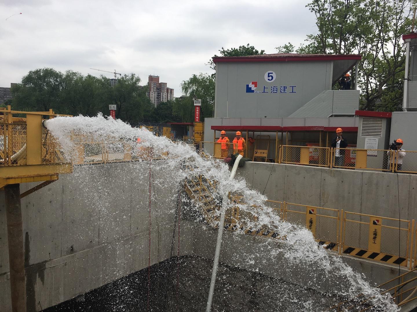 上海今夏降雨多,高温多,台风多……上万个在建工地这样防"三多"