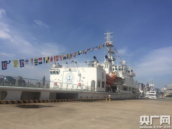 中国航海日:上海港船舶挂满旗鸣汽笛 北外滩航运服务中心揭幕亮相