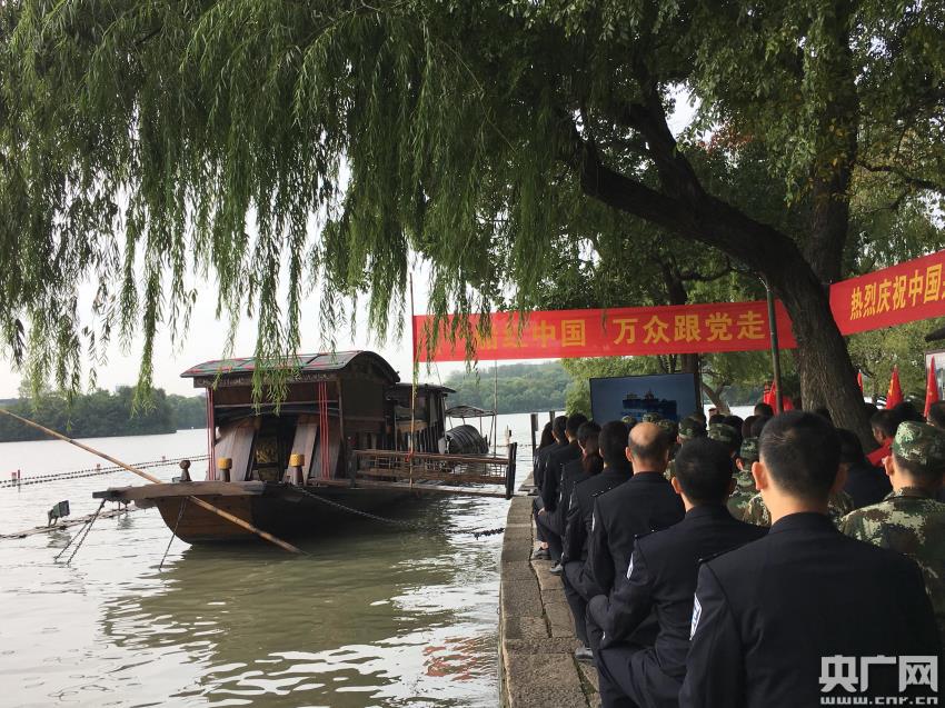 嘉兴南湖红船 央广记者李佳 摄