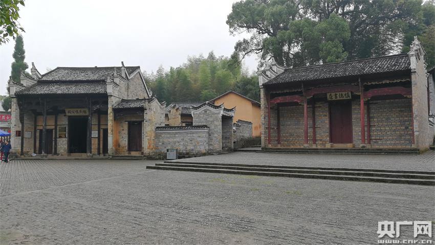 十九大今天开幕 沿着11个历史地标追寻党的光辉足迹