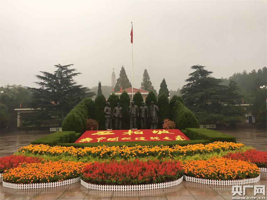 十九大今天开幕 沿着11个历史地标追寻党的光辉足迹