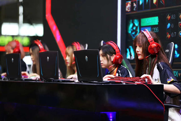 图说:ka女子电竞俱乐部lol团队在2018chinajoy现场