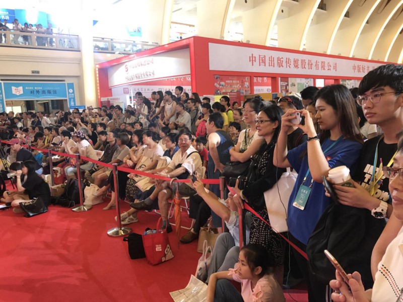 现场观众反响热烈(央广网发 东方出版中心提供)