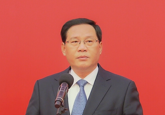 市委副书记,市长应勇主持,市委常委,常务副市长周波出席.