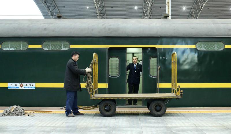 列车行李员:一个人的春运,把思念藏心里