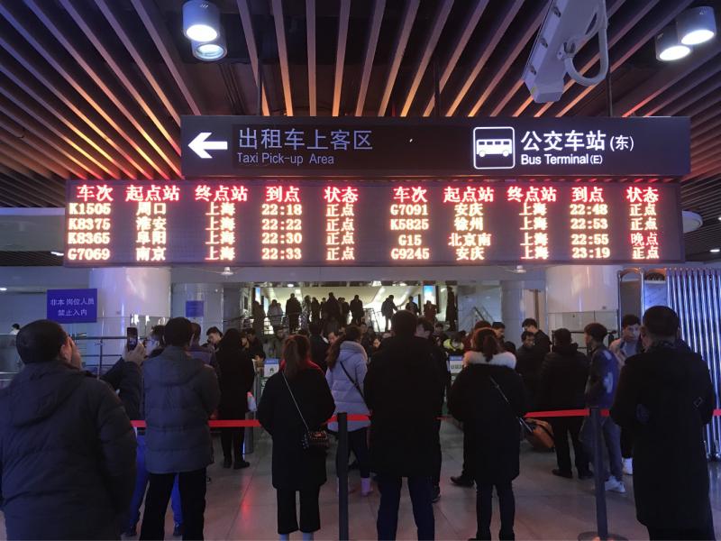 上海火车站北广场出站口附近.