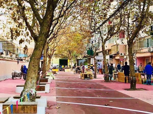 社区充满人情味   日前,"步行实验室"番禺路222弄顺利完成城市微更新