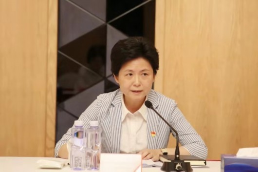 青浦区委书记赵惠琴;以及2名区长: 奉贤区区长郭芳,长宁区代区长王岚