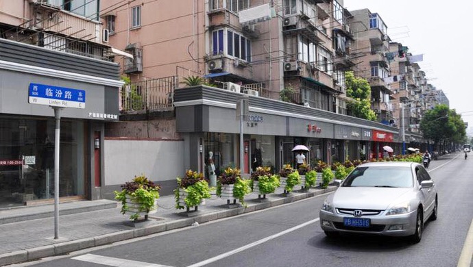 干净整洁的临汾路街区.彭浦新村街道提供