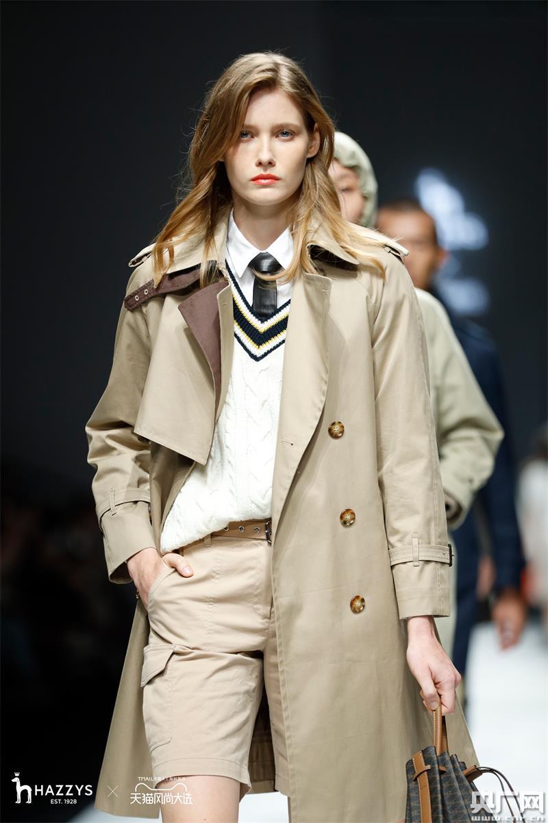 2021春夏上海时装周hazzys携萌宠演绎英伦风尚