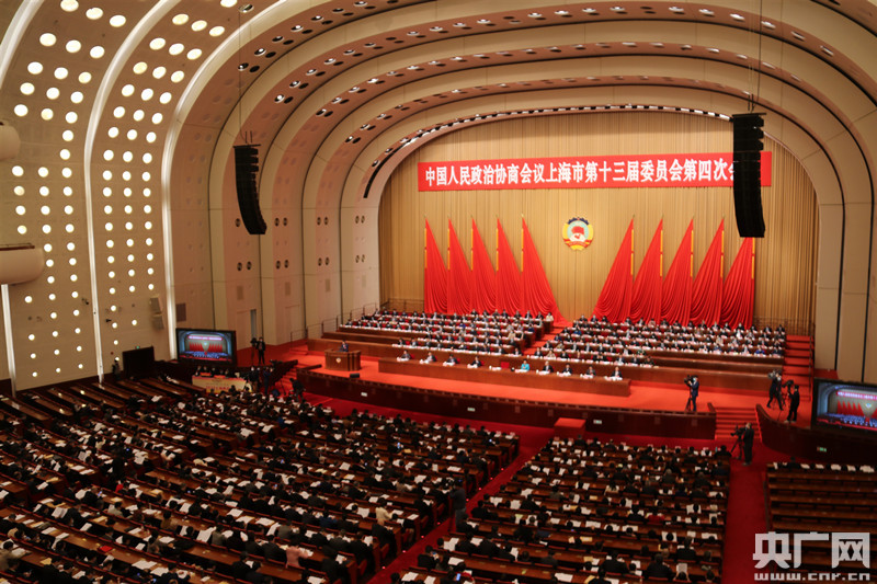 李逸平,徐逸波,金兴明,黄震,秘书长贝晓曦及市政协常委在主席台就座