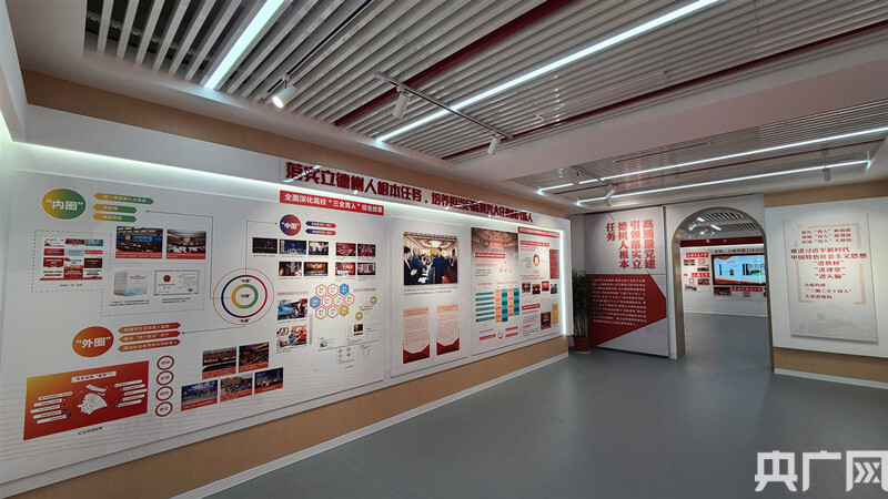 生动展现了上海高校传承红色基因,百年逐梦的历史资料,通过突出"党建