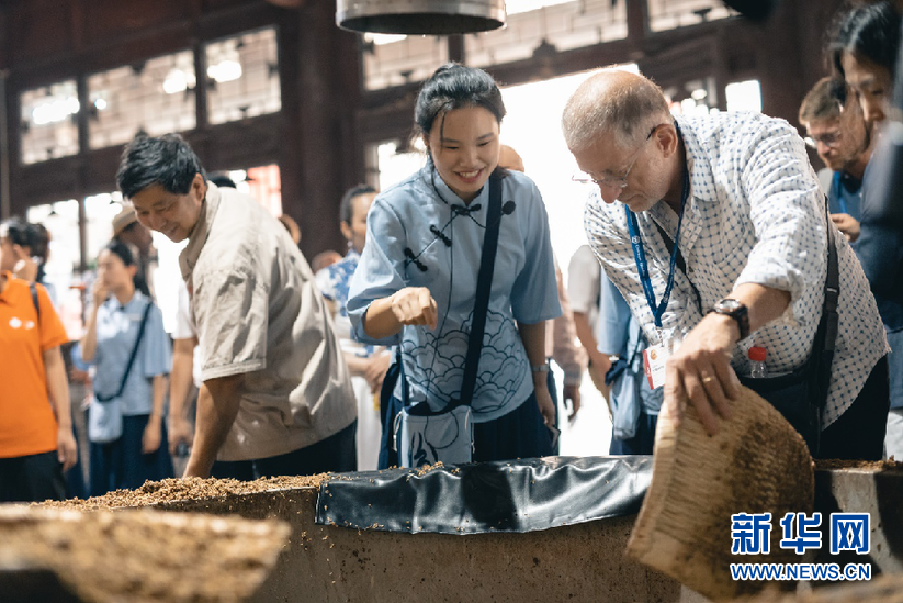 体验汾酒传统酿造技艺