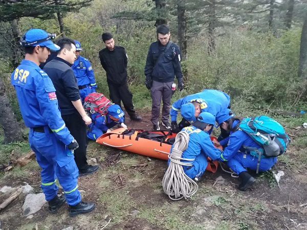 石砭峪穿越牛背梁搜救现场(陕西蓝天救援队供图)