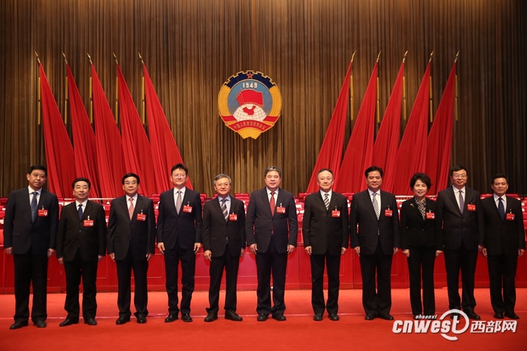 政协陕西省第十二届委员会主席,副主席和秘书长选举产生.