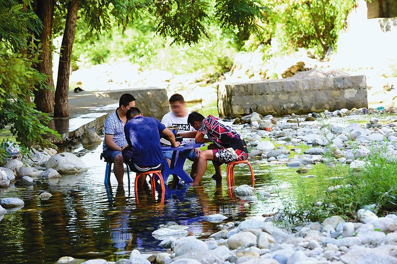 夏日避暑游玩 安全警钟长鸣