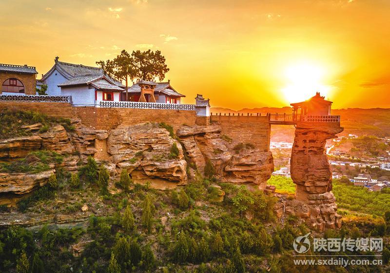 佳县香炉寺.    陕西日报记者  李念摄