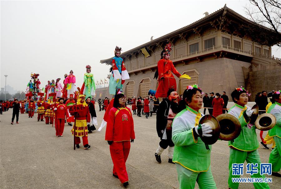 西安:芯子社火闹新春