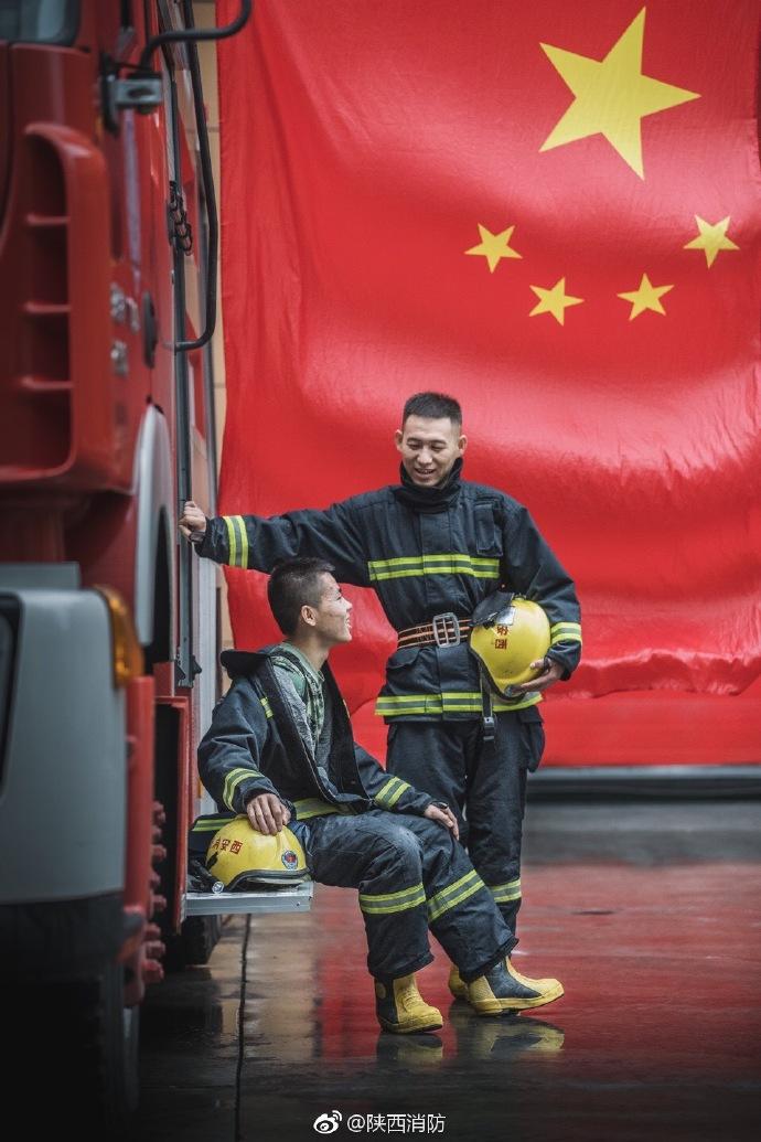 陕西消防官兵"大片"袭来:誓将热血护长安